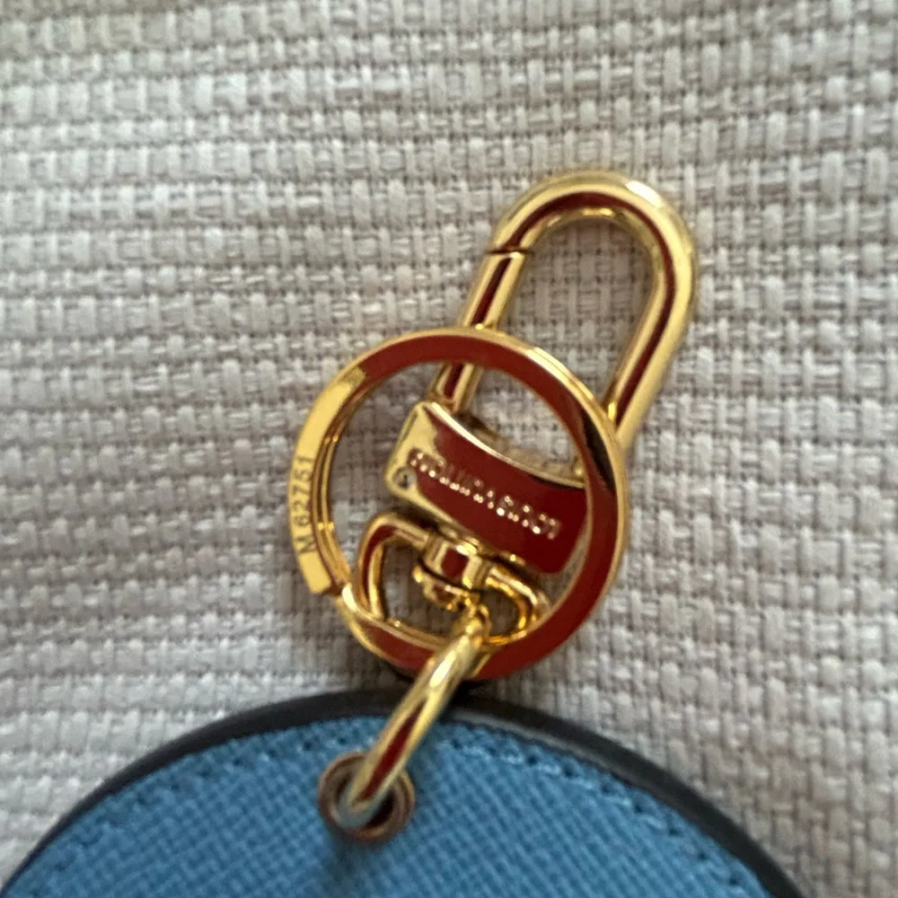 Designer Traveling Penguins Blue Leather Keychain/Bag Charm/Luggage Charm - Picture 5 of 7